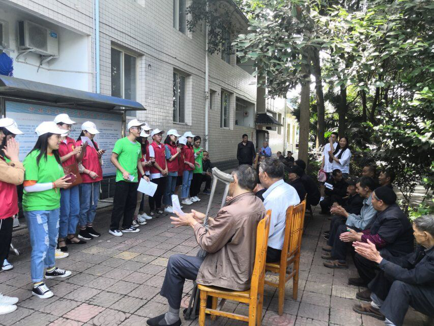 E:\通讯稿\已发\2019.06\2019.6.1浓情五月天 感恩在行动——眉山药科职业学院青年志愿者走进丹棱县中心养老院、幸福家园开展献爱心活动\2019.6.1浓情五月天 感恩在行动——眉山药科职业学院青年志愿者走进丹棱县中心养老院、幸福家园开展献爱心活动\丹棱县中心养老院讲座现场.png