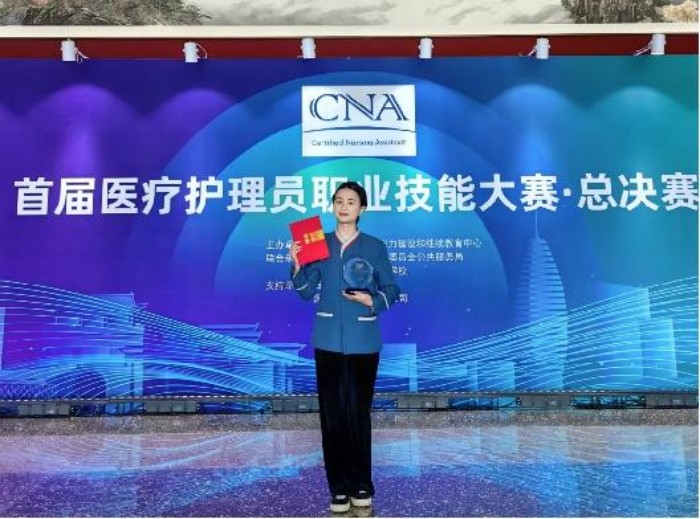 图片32-优秀学生代表王馨悦.jpg