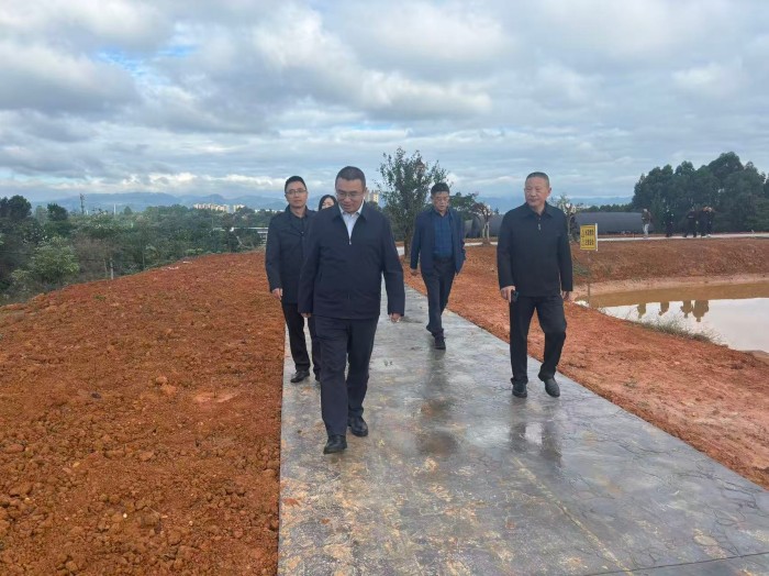 bce086383397759c30ce3004400af33b.jpg bce086383397759c30ce3004400af33b.jpg