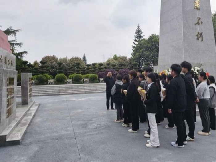 图片2.jpg 图片2.jpg