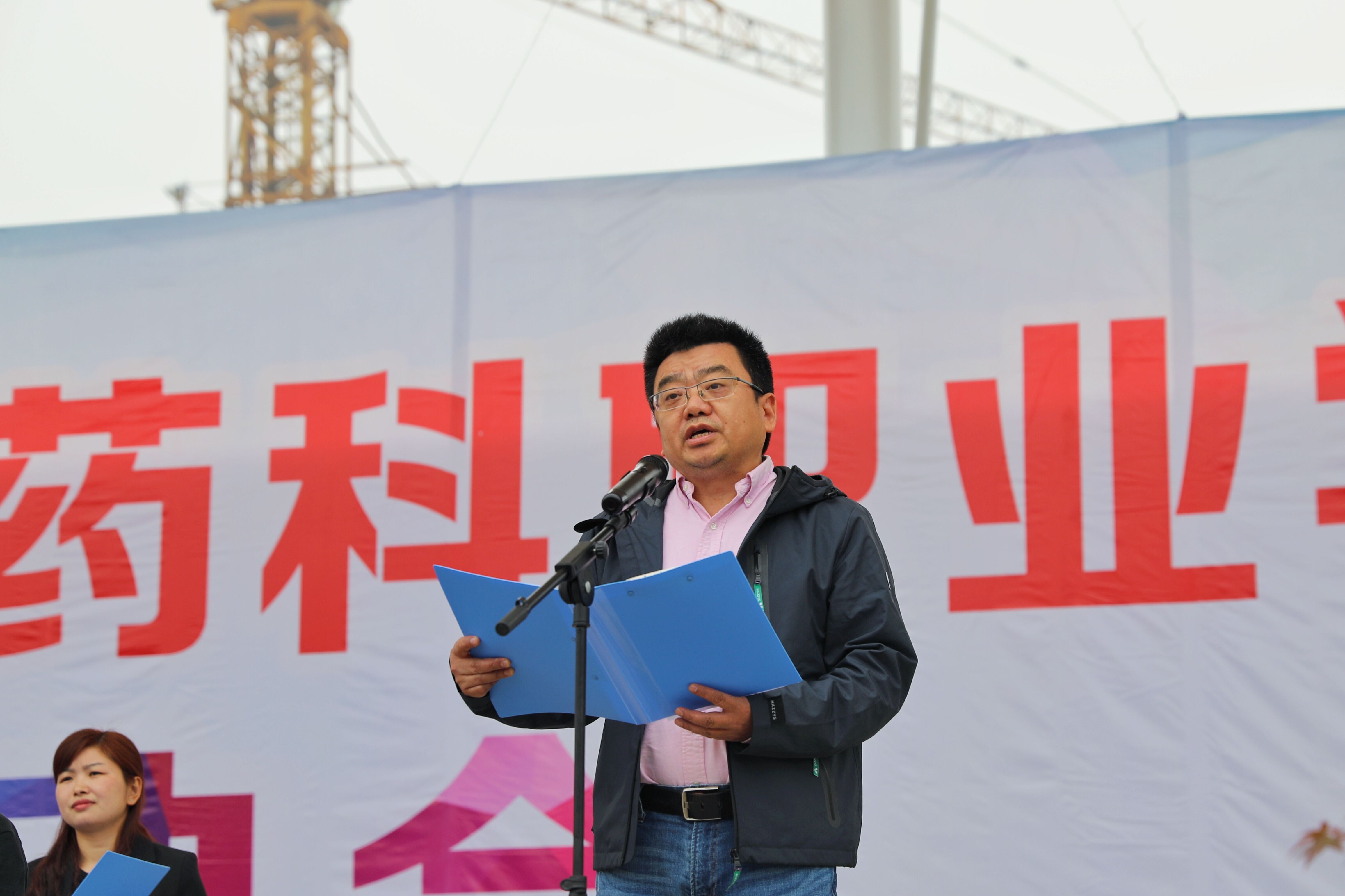 E:\照片\运动会\第一张卡\QQ图片20190418152435.jpg E:\照片\运动会\第一张卡\QQ图片20190418152435.jpg