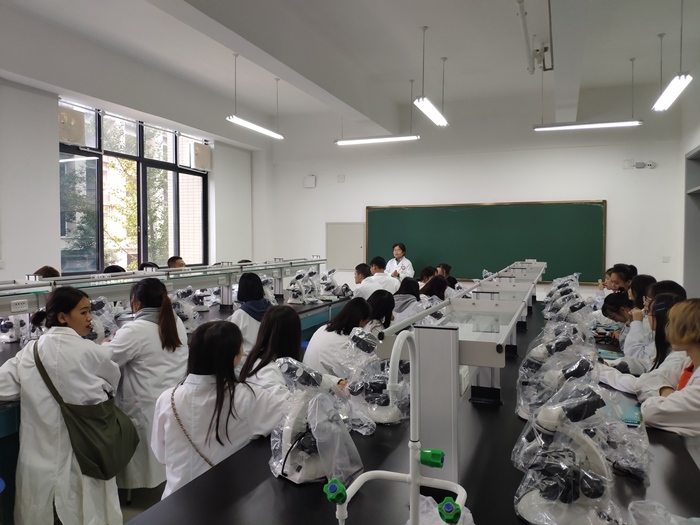 1009下午中药学院实验室应急疏散逃生演练①.jpg 1009下午中药学院实验室应急疏散逃生演练①.jpg