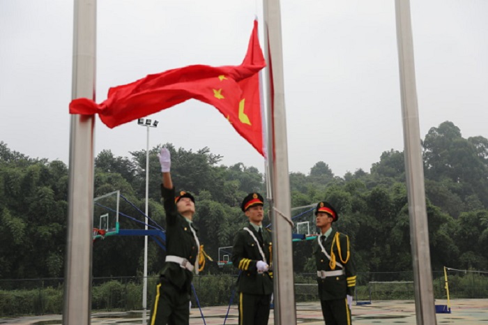 升国旗.jpg 升国旗.jpg