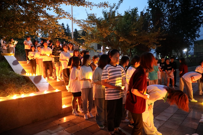 C:\Users\remoteapp\Pictures\护理学院\0524追思3.jpg C:\Users\remoteapp\Pictures\护理学院\0524追思3.jpg