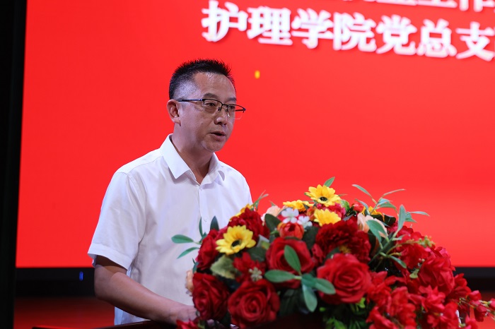 护理学院党总支副书记丁鸿.JPG 护理学院党总支副书记丁鸿.JPG