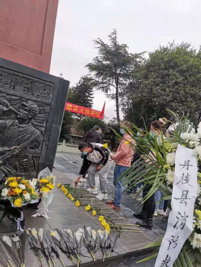 C:\Users\remoteapp\Pictures\药学院面试\0401交流学习\教务处\2021双选会\献花.jpg C:\Users\remoteapp\Pictures\药学院面试\0401交流学习\教务处\2021双选会\献花.jpg