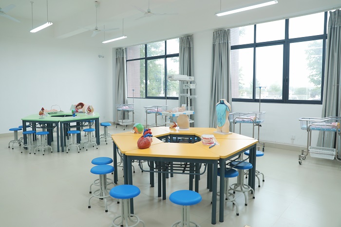 幼儿保健与保健实训室(2).JPG