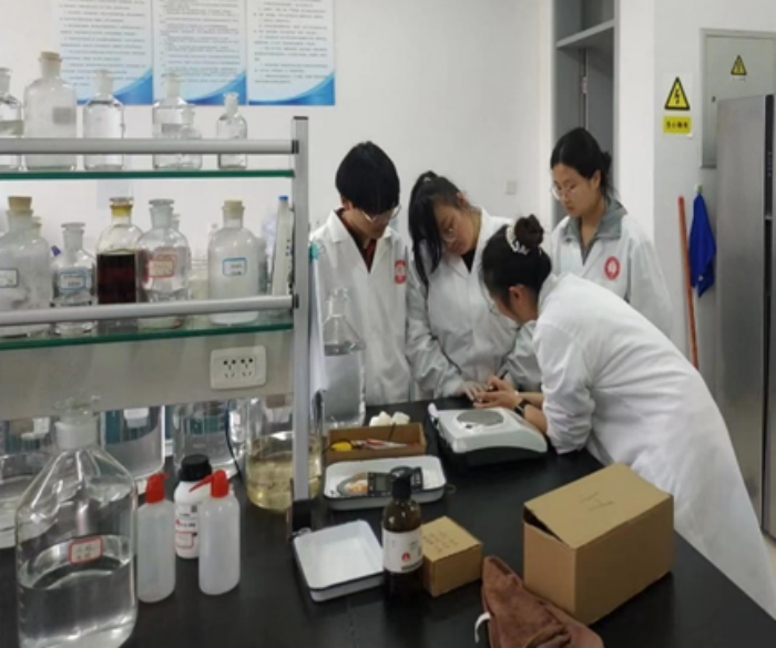 学生志愿者-化学实验小帮手-3.png