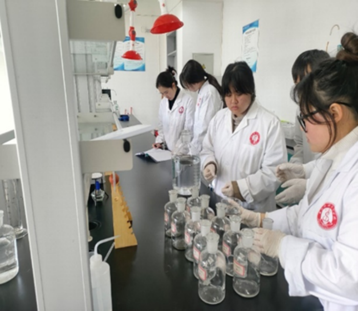 学生志愿者-化学实验小帮手-2.png