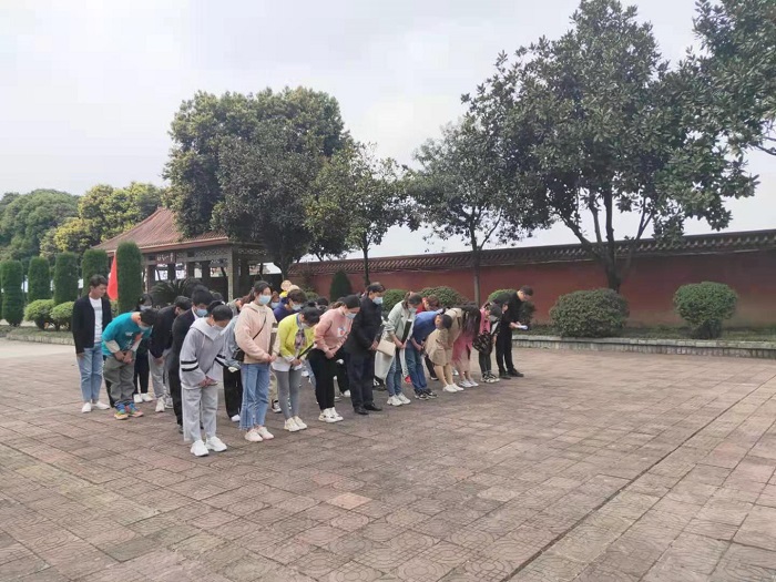 C:\Users\remoteapp\Pictures\护理学院\鞠躬.jpg C:\Users\remoteapp\Pictures\护理学院\鞠躬.jpg