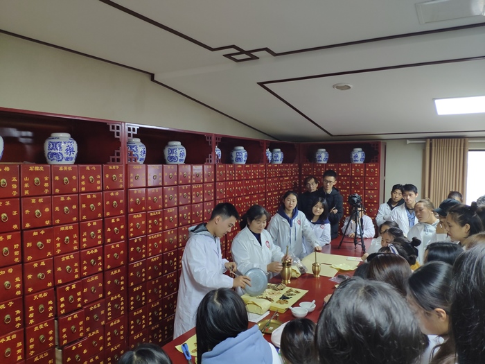图2 中药配伍示教.jpg 图2 中药配伍示教.jpg