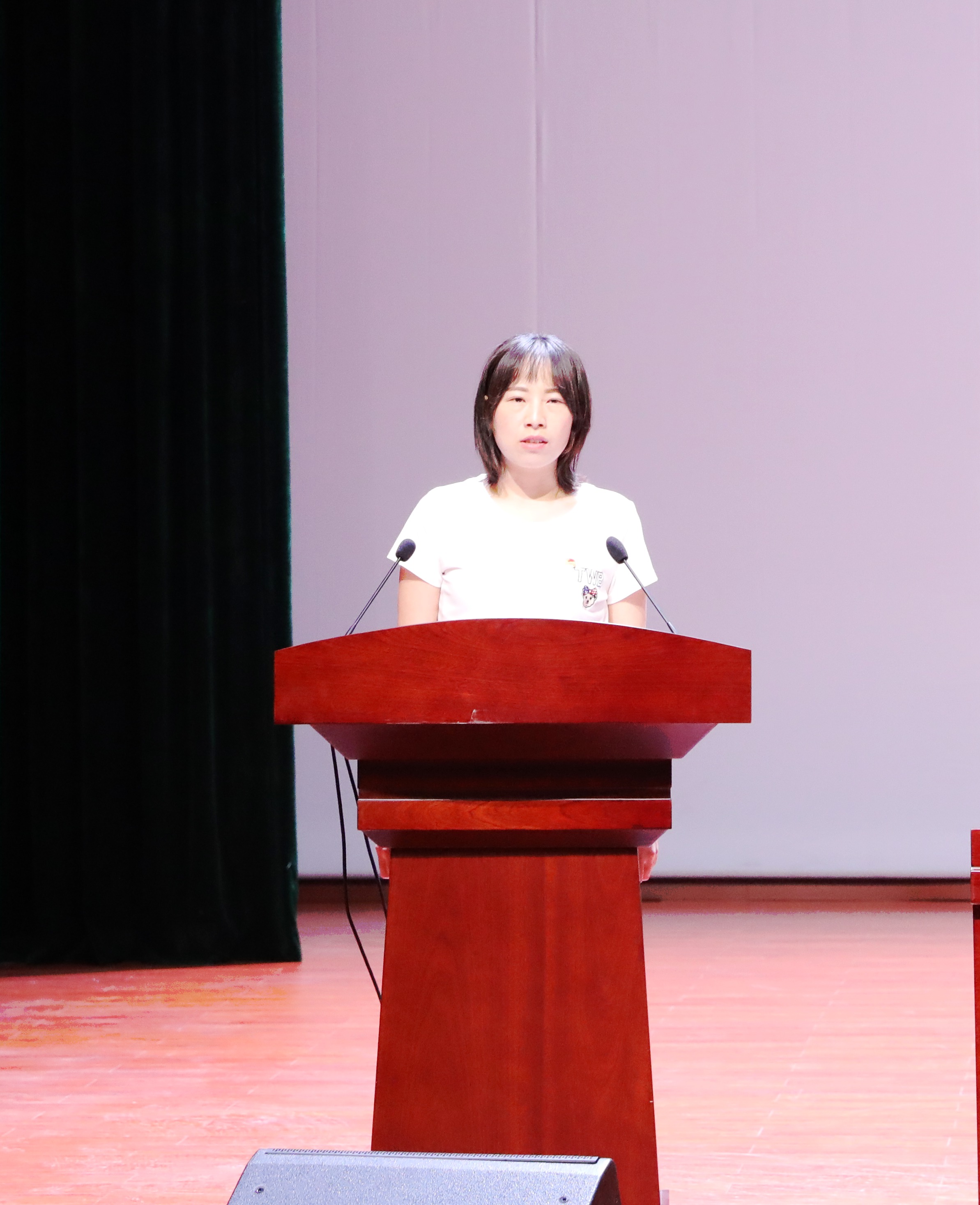 E:\学院照片\会议\0427团代会\刘丽琴.jpg E:\学院照片\会议\0427团代会\刘丽琴.jpg