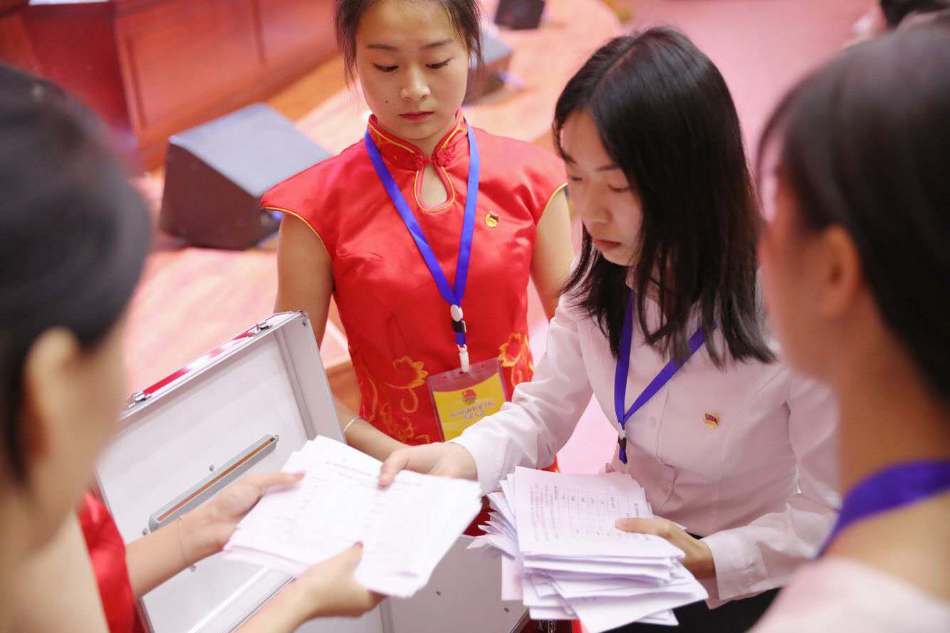 E:\学院照片\会议\0427团代会\微信图片_20190427183304.jpg E:\学院照片\会议\0427团代会\微信图片_20190427183304.jpg