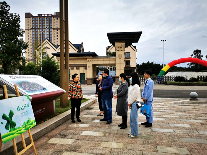 \\tsclient\E\1016参观校园.jpg \\tsclient\E\1016参观校园.jpg
