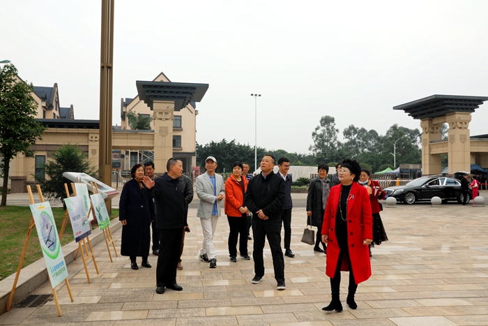 \\tsclient\E\1026参观5.JPG \\tsclient\E\1026参观5.JPG
