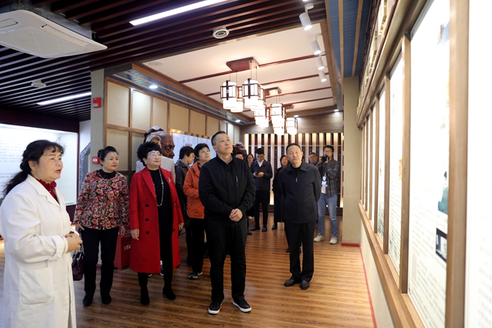 \\tsclient\E\1026参观9.JPG \\tsclient\E\1026参观9.JPG