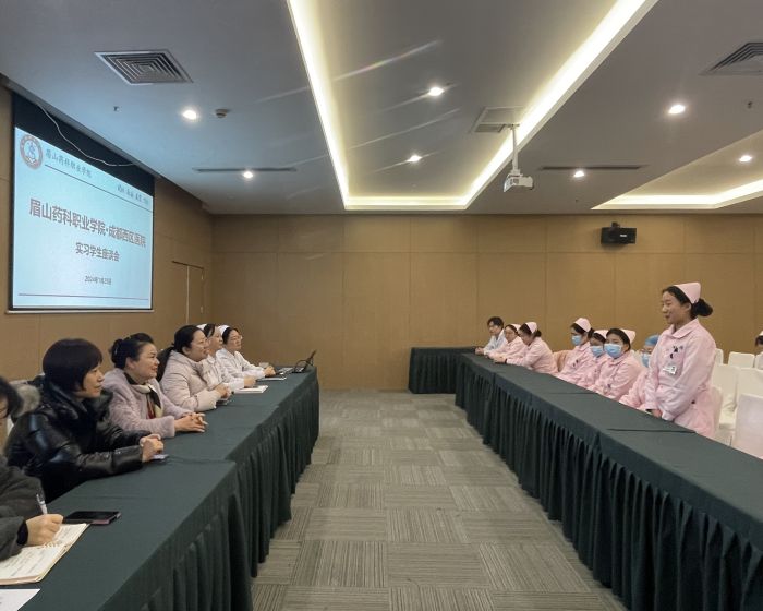 实习学生积极分享实习经历和收获.jpg 实习学生积极分享实习经历和收获.jpg