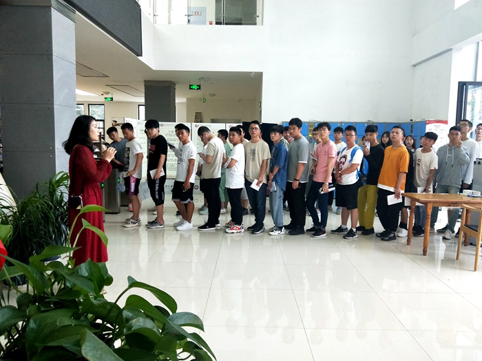 \\tsclient\E\0915参观图书馆.jpg \\tsclient\E\0915参观图书馆.jpg