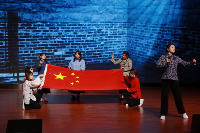 绣红旗.jpg 绣红旗.jpg