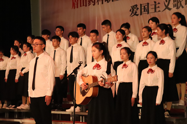 管理学院《七子之歌和东方明珠》.png 管理学院《七子之歌和东方明珠》.png