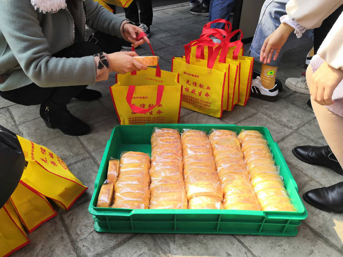 丹棱县献血办会为大家准备的专属爱心小礼品.png 丹棱县献血办会为大家准备的专属爱心小礼品.png