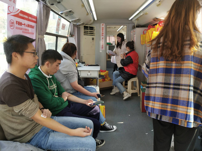 献完血需静坐十分钟.png 献完血需静坐十分钟.png