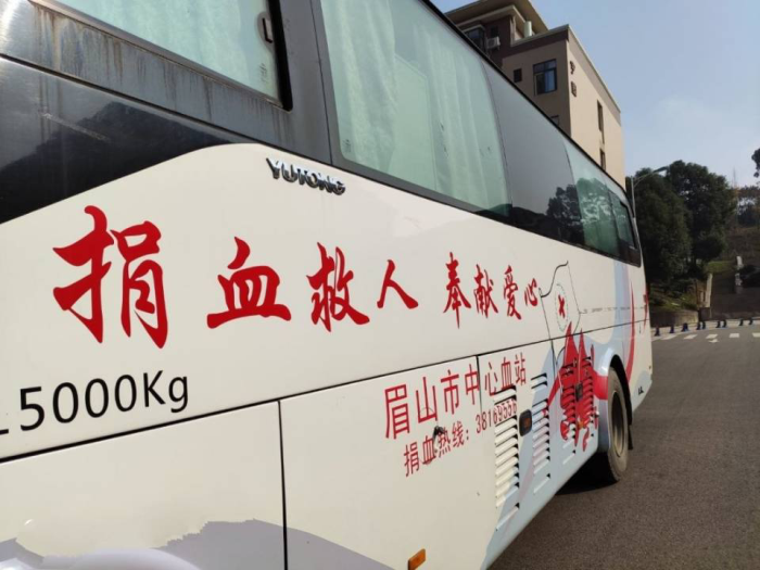 无偿献血车进校园.png 无偿献血车进校园.png