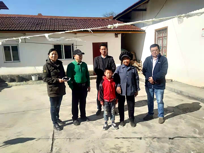 C:\Users\remoteapp\Pictures\1117扶贫图片\合影.jpg C:\Users\remoteapp\Pictures\1117扶贫图片\合影.jpg
