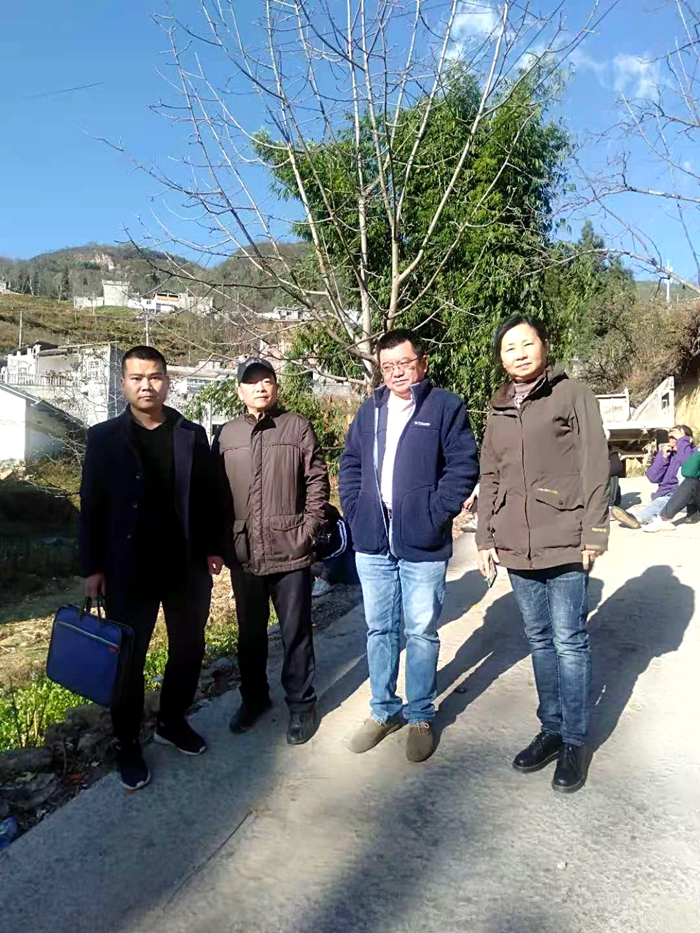 C:\Users\remoteapp\Pictures\1117扶贫图片\扶贫合影.jpg C:\Users\remoteapp\Pictures\1117扶贫图片\扶贫合影.jpg