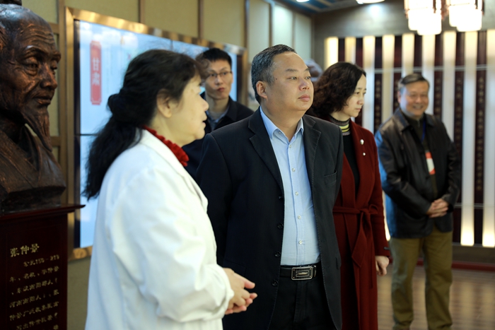 \\tsclient\E\1019校校合作2.jpg \\tsclient\E\1019校校合作2.jpg