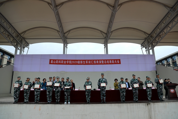 \\tsclient\E\0926军训汇报17.jpg \\tsclient\E\0926军训汇报17.jpg