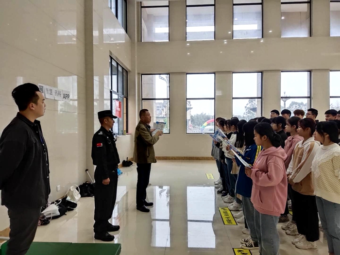 \\tsclient\E\1021反诈宣传6.jpg \\tsclient\E\1021反诈宣传6.jpg